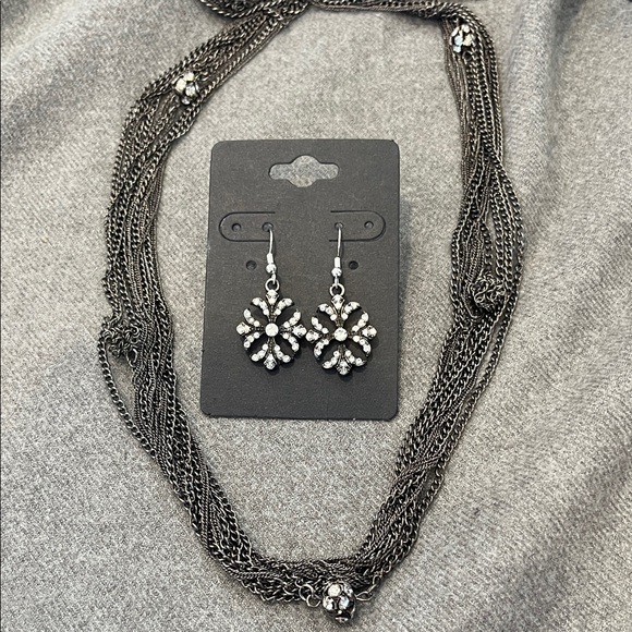 Jewelry - 🌻3/$15 Gunmetal Tone 13 Strand Chain Necklace & Rhinestone Earring Set